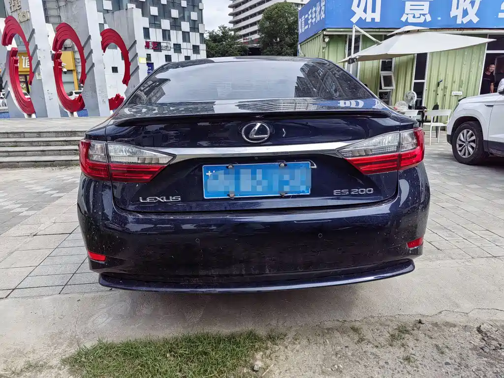 Lexus ES 2018 — фото 14