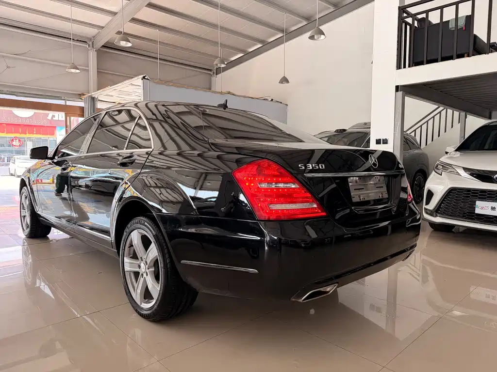 Mercedes-Benz S-Class 2011