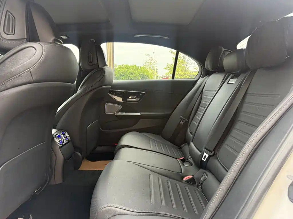 Mercedes-Benz C-Class 2023 — фото 17