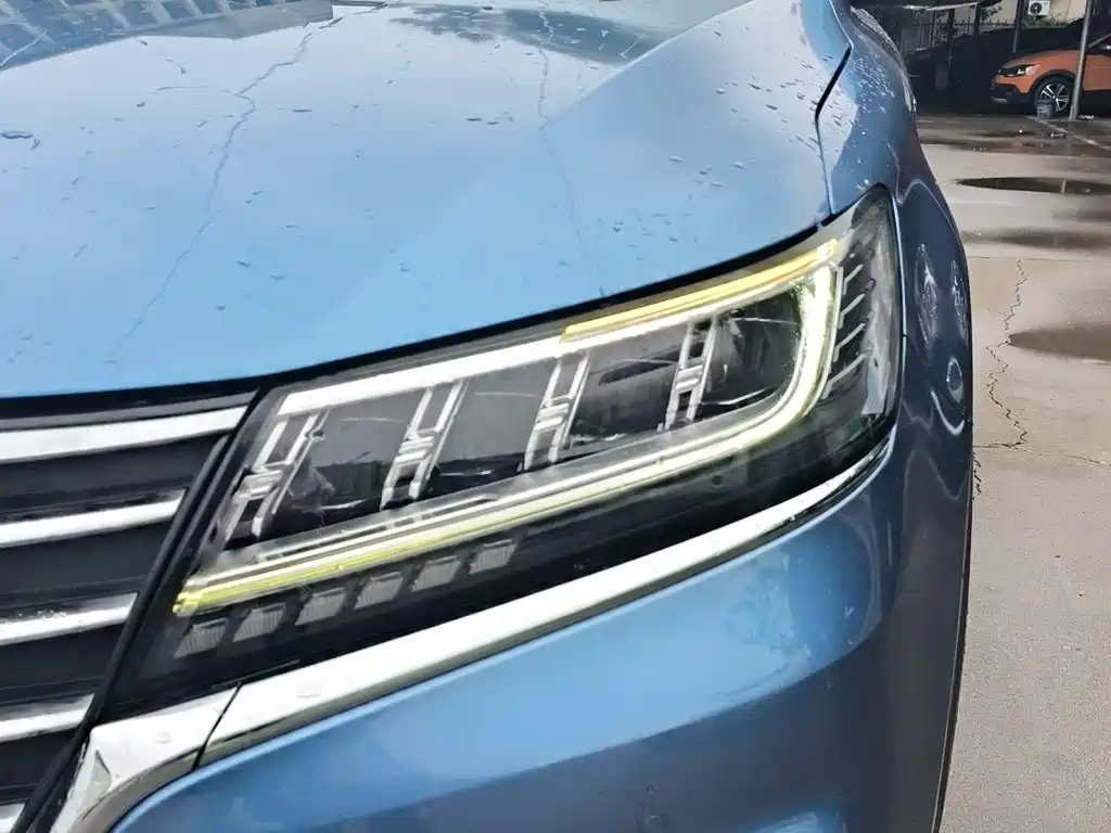 Roewe RX5 New Energy 2017 — фото 4