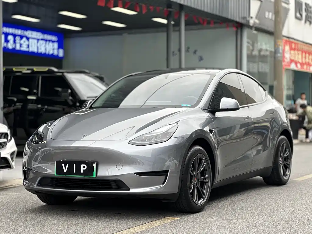 Tesla Model Y 2024