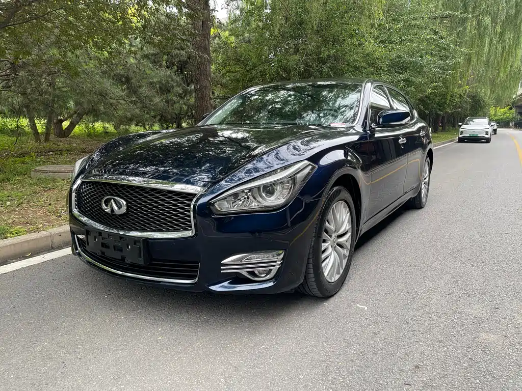 Infiniti Q70 2016