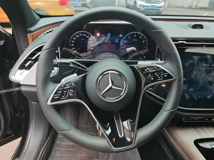 Mercedes-Benz E-Class 2025 — фото 15