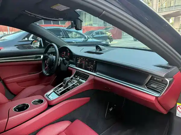Porsche Panamera 2023