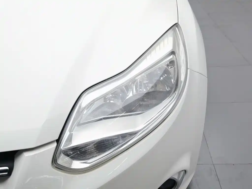 Ford Focus 2014 — фото 7