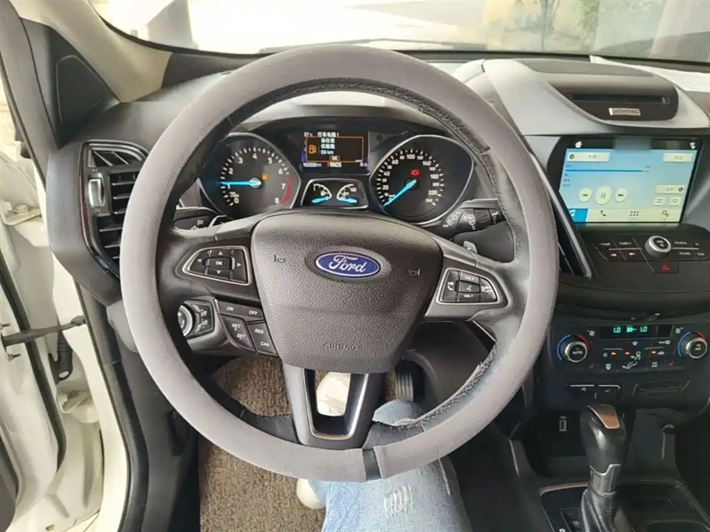 Ford Kuga 2016 — фото 11
