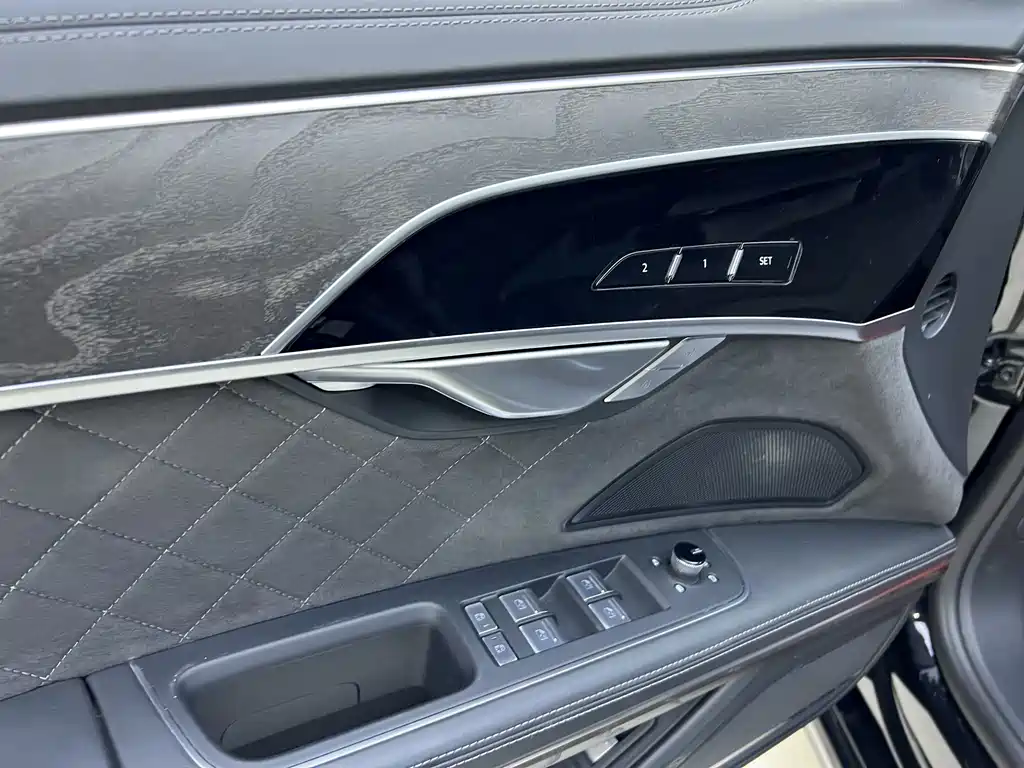 Audi A8 2024