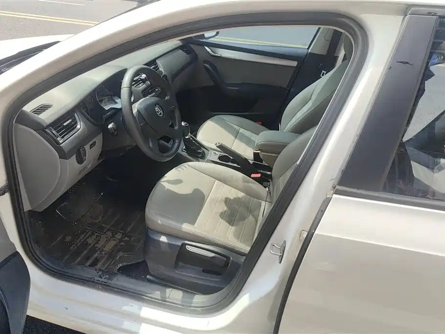 Skoda Octavia 2015 — фото 9
