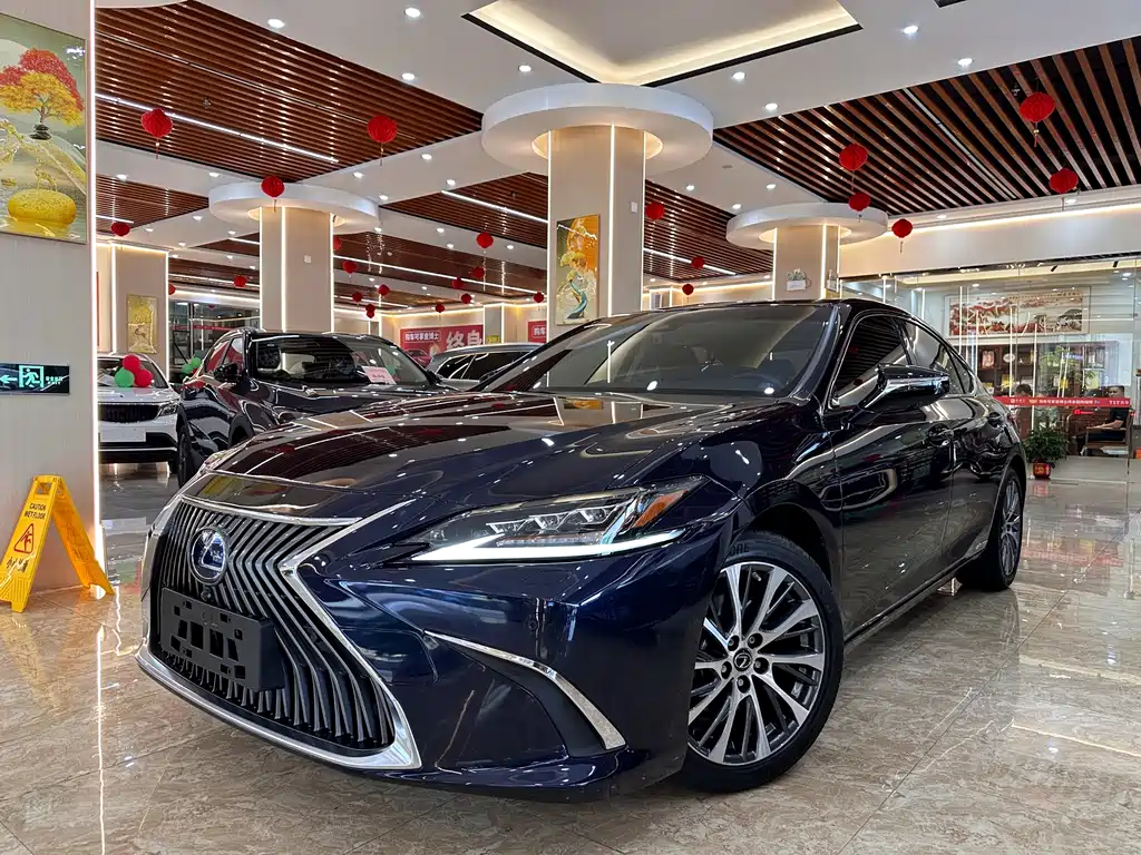 Lexus ES 2019