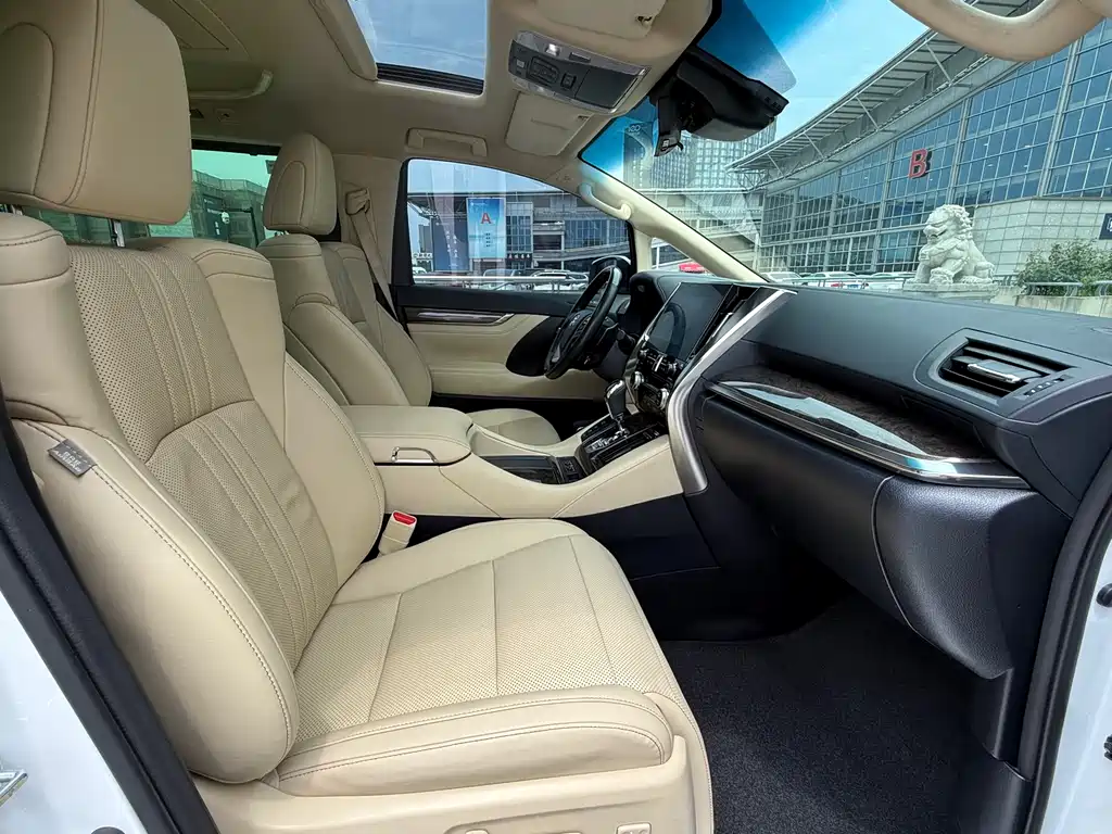 Toyota Vellfire 2023 — фото 14