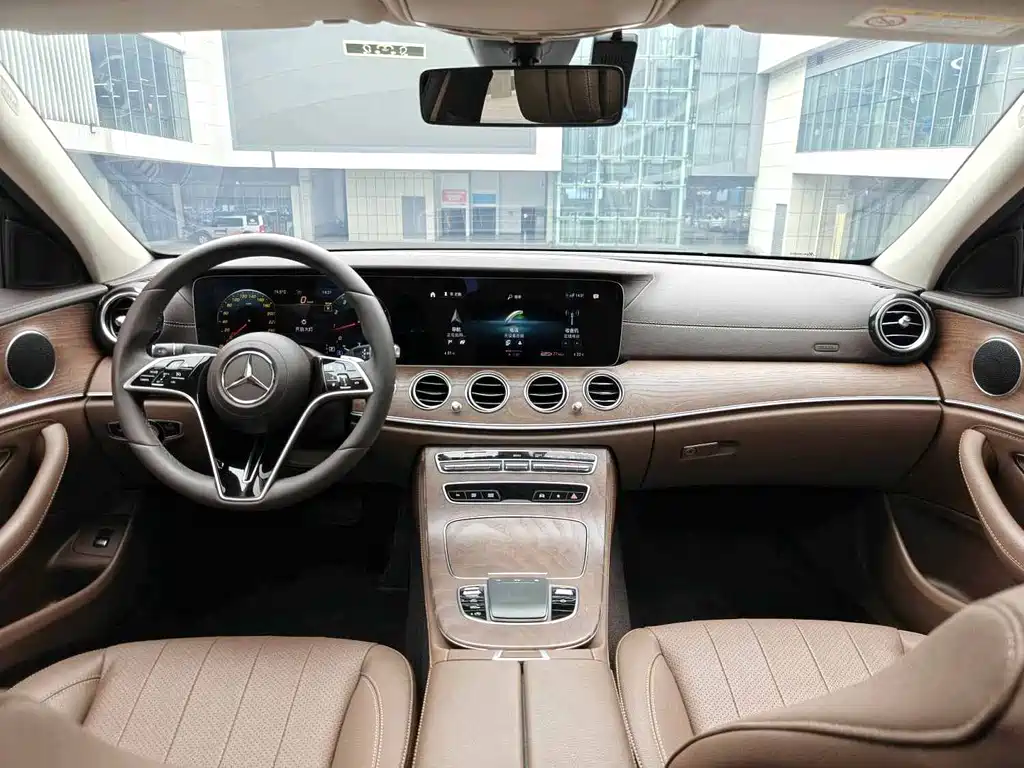 Mercedes-Benz E-Class 2023 — фото 8