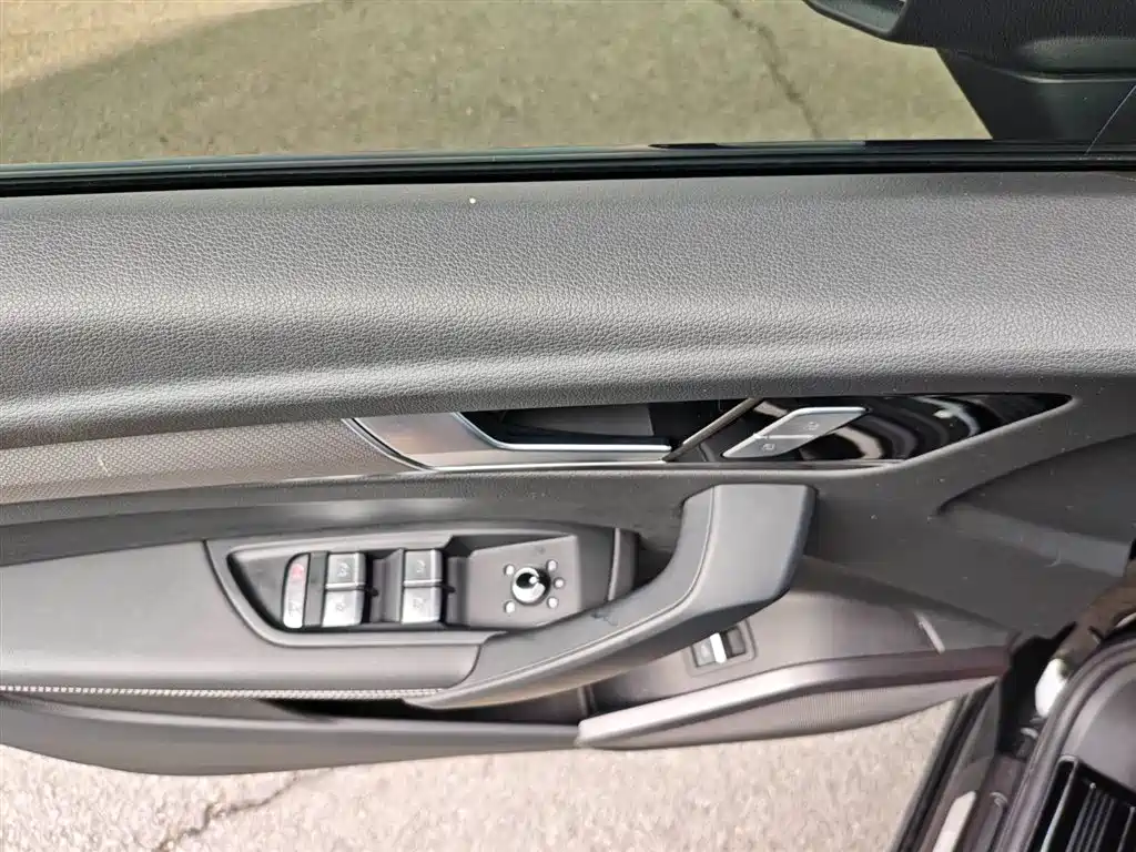 Audi Q5L 2024 — фото 17