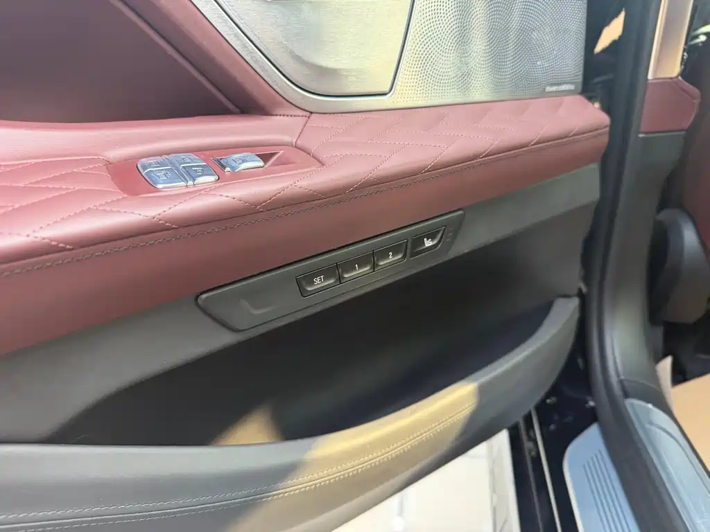 BMW 7 Series 2019 — фото 18