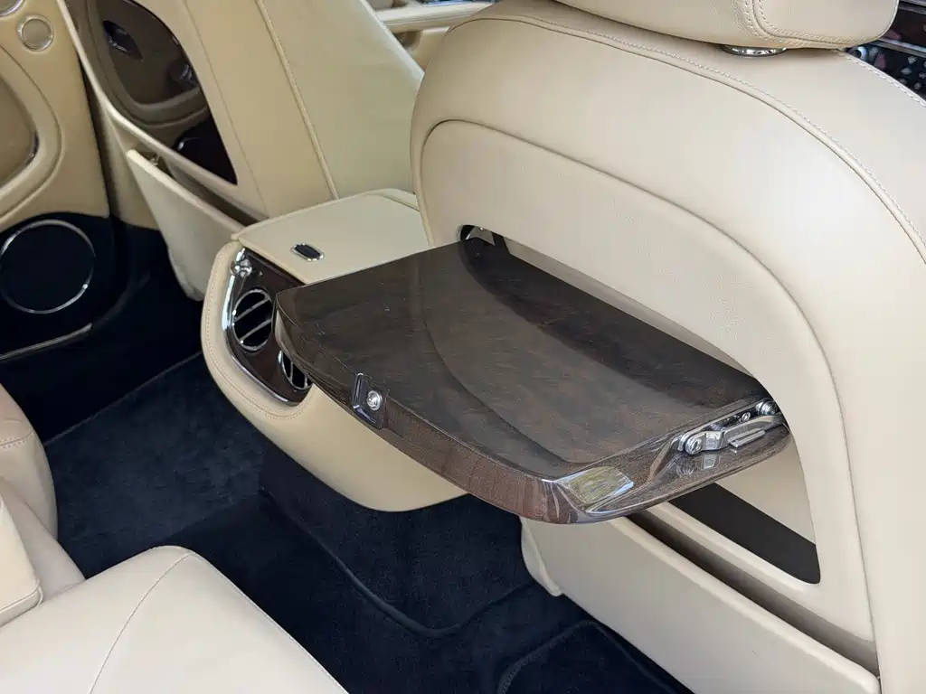 Bentley Mulsanne 2016 — фото 19