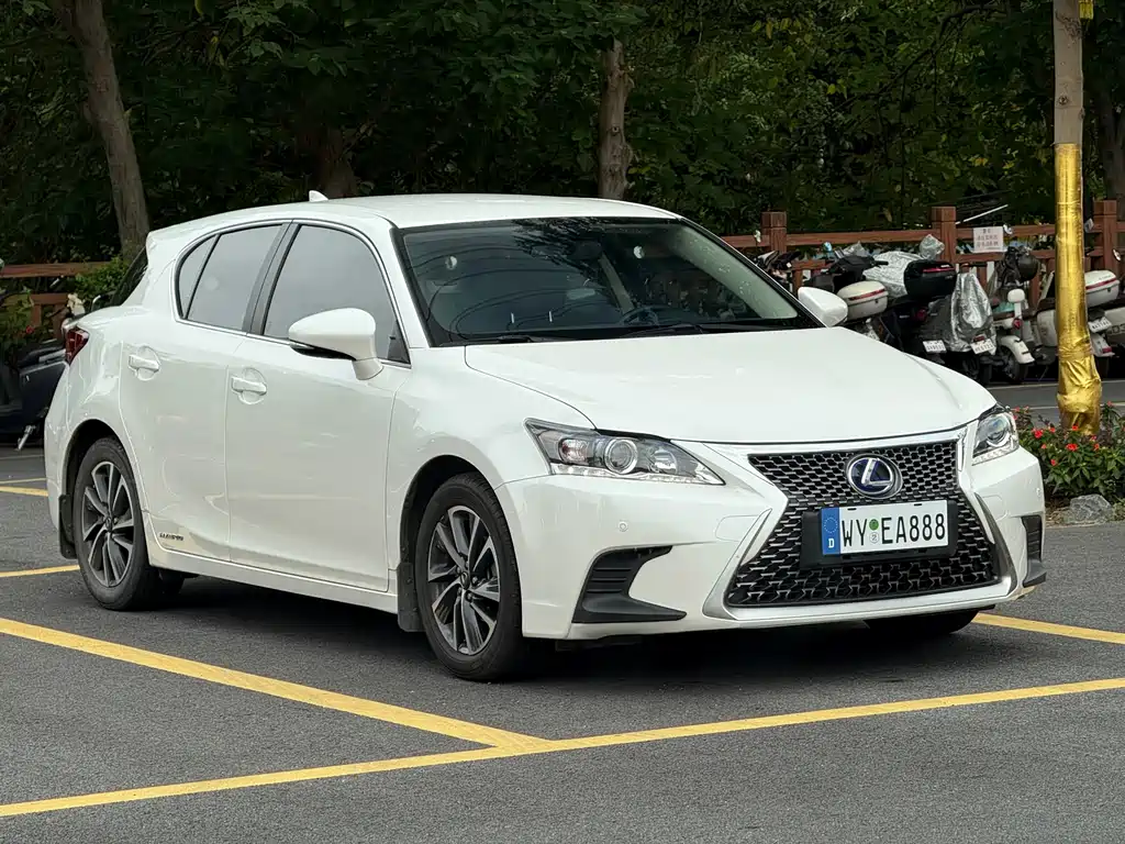 Lexus CT 2018 — фото 3