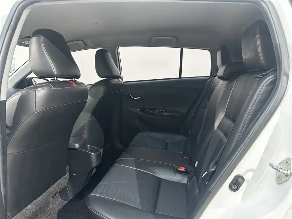 Toyota Yaris L 2022 — фото 14