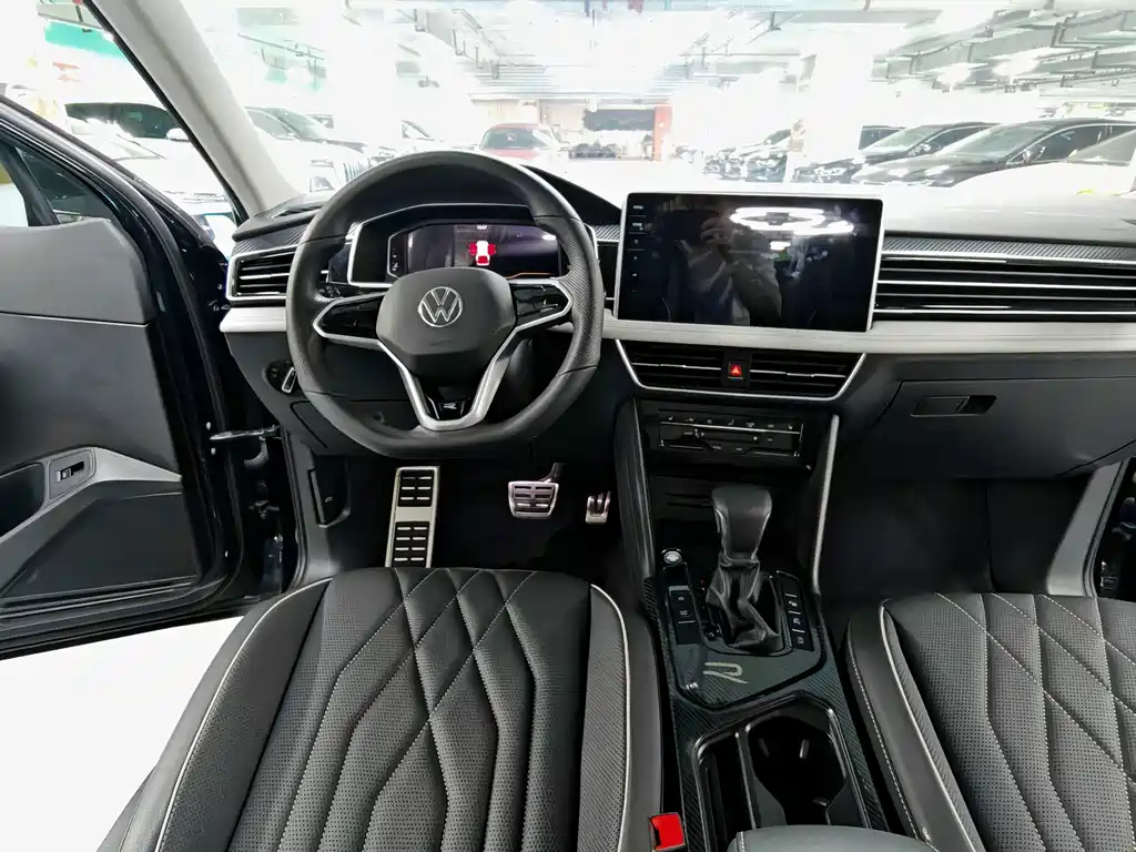 Volkswagen Tiguan L 2023 — фото 8