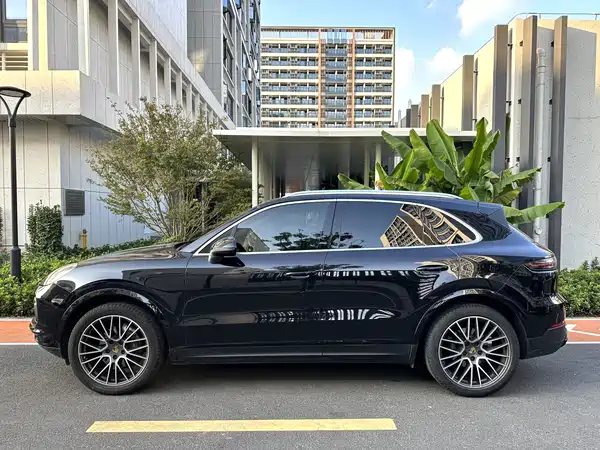 Porsche Cayenne 2021