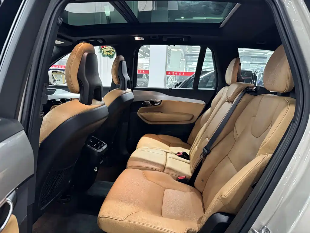 Volvo XC90 2017 — фото 16