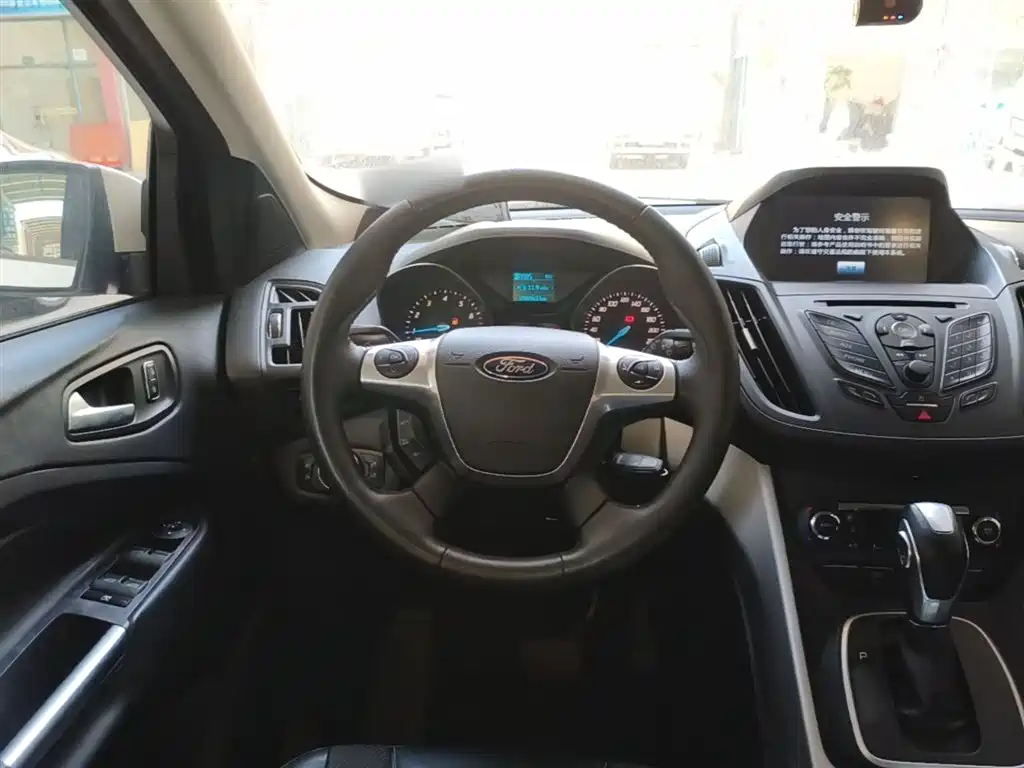 Ford Kuga 2015 — фото 11
