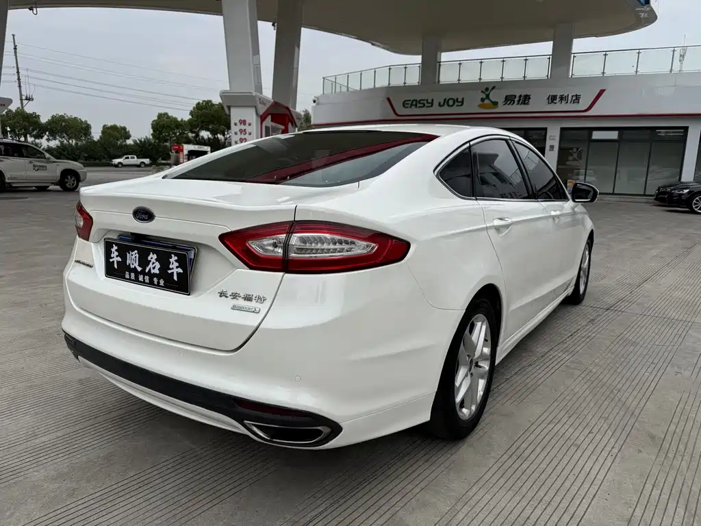 Ford Mondeo 2016 — фото 17