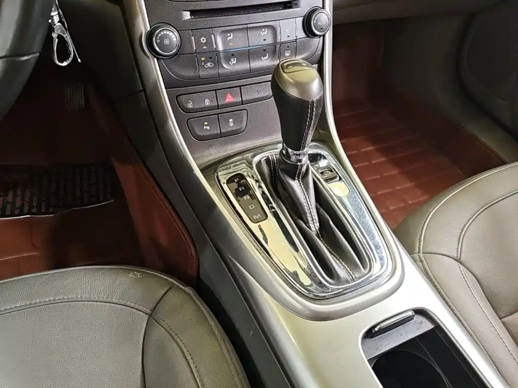 Chevrolet Malibu 2015 — фото 14