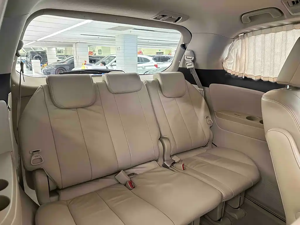 Toyota Previa 2015 — фото 15