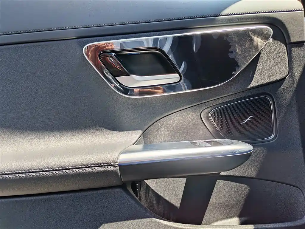 Mercedes-Benz C-Class 2023 — фото 21