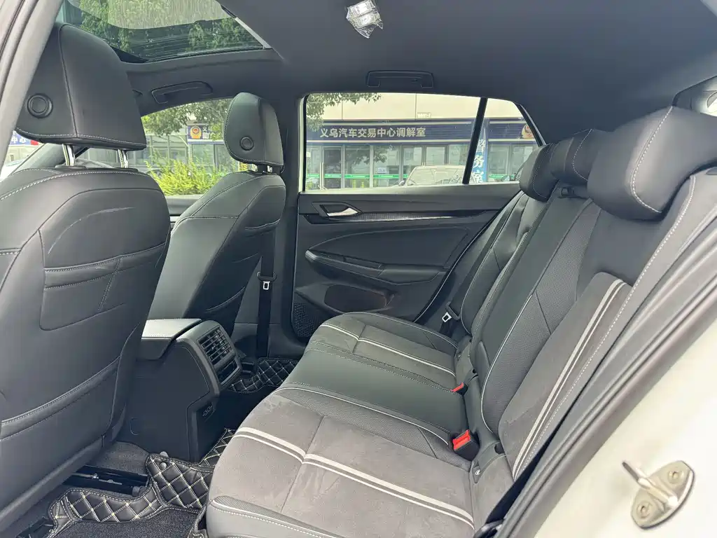 Volkswagen Golf 2024