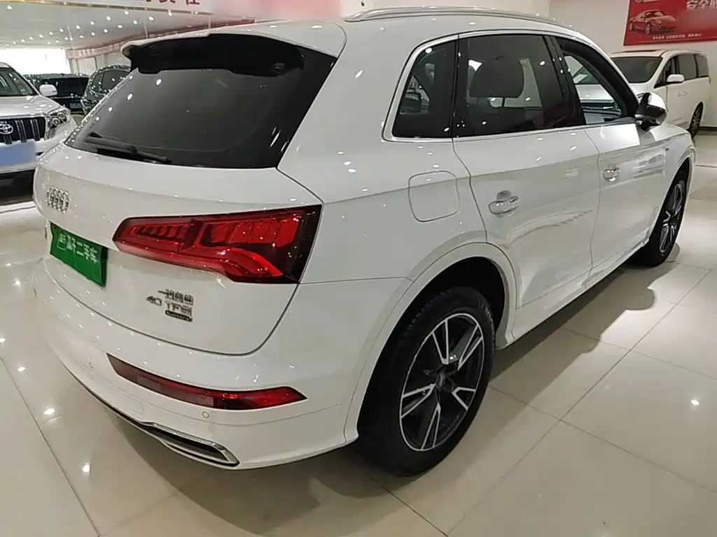 Audi Q5L 2021 — фото 7