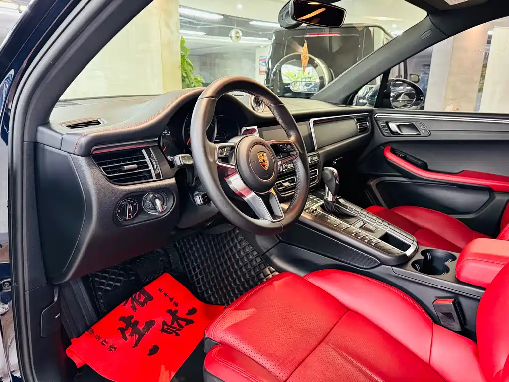 Porsche Macan 2021