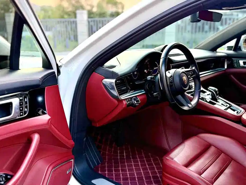 Porsche Panamera 2021