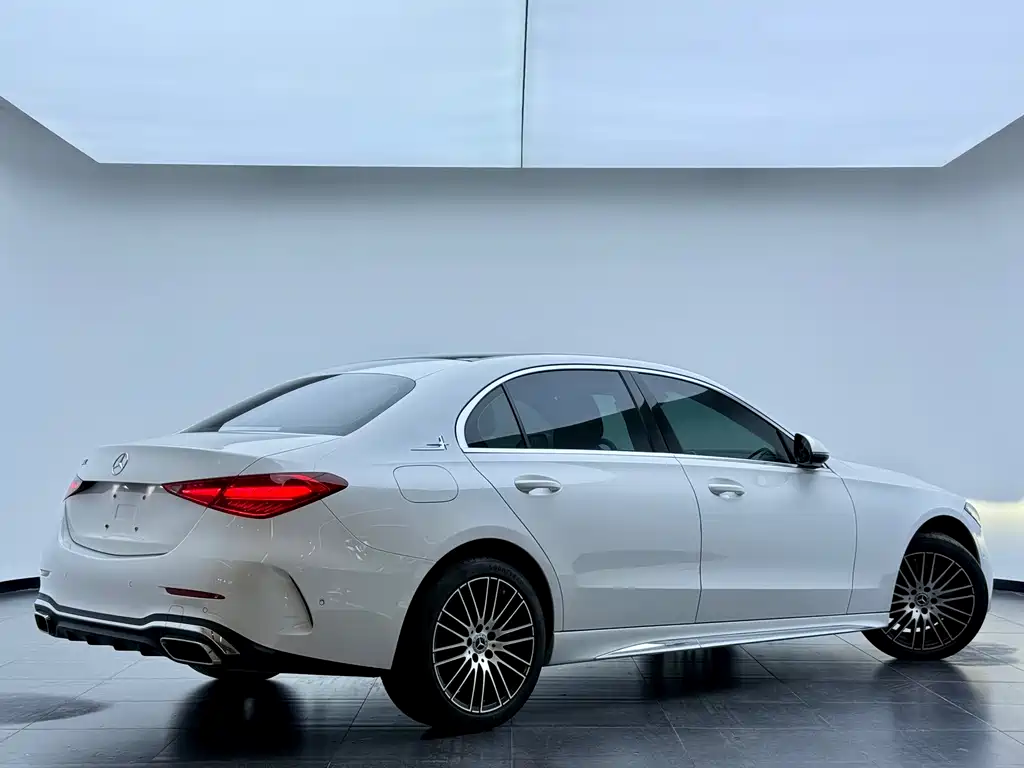 Mercedes-Benz C-Class 2023 — фото 3