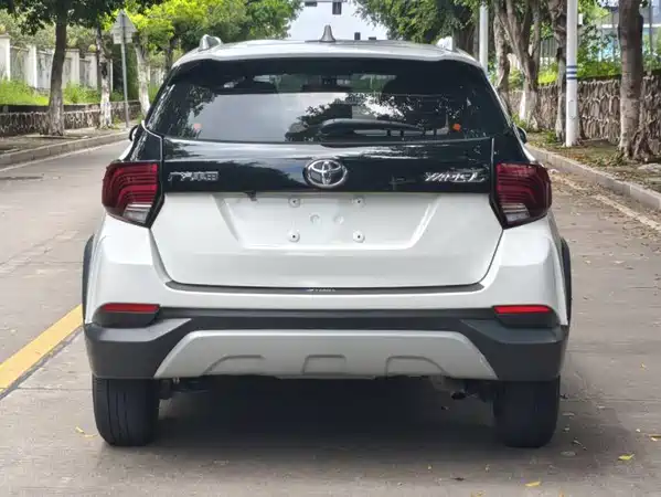 Toyota Yaris L 2021