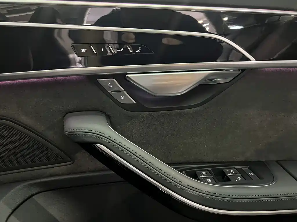 Audi A8 New Energy 2021 — фото 15