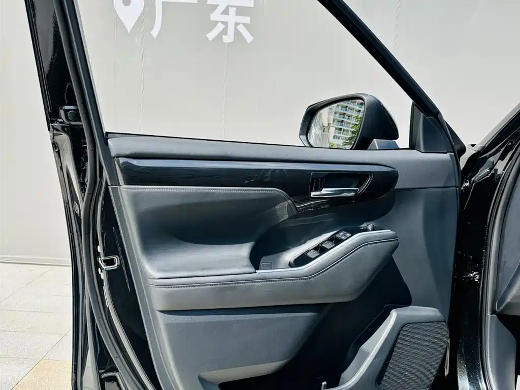 Toyota Crown Kluger 2023 — фото 20