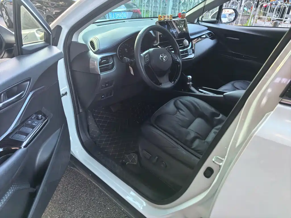 Toyota C-HR 2023