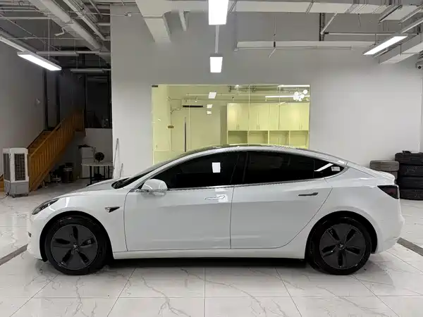 Tesla Model 3 2020
