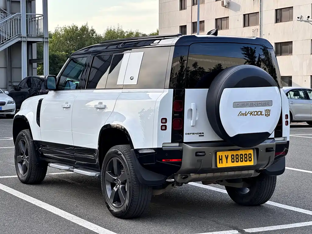 Land Rover Defender 2023 — фото 6