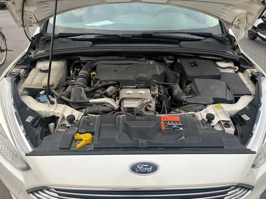 Ford Focus 2015 — фото 12