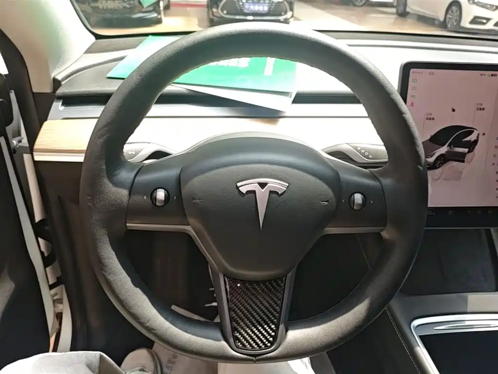 Tesla Model Y 2022 — фото 11