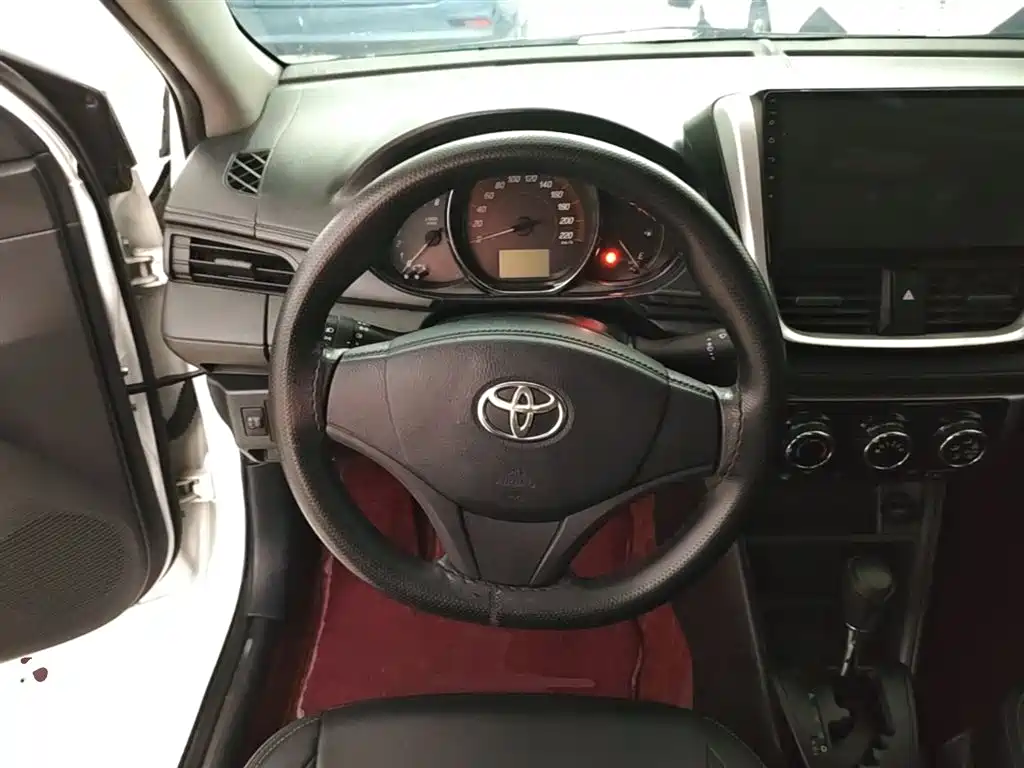 Toyota Yaris L 2020 — фото 11