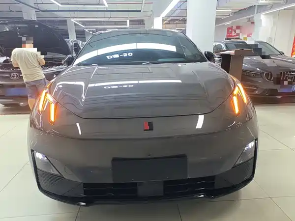 Lynk & Co Z20 2025