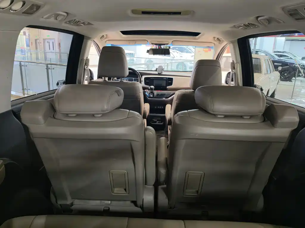 Honda Odyssey 2016 — фото 15