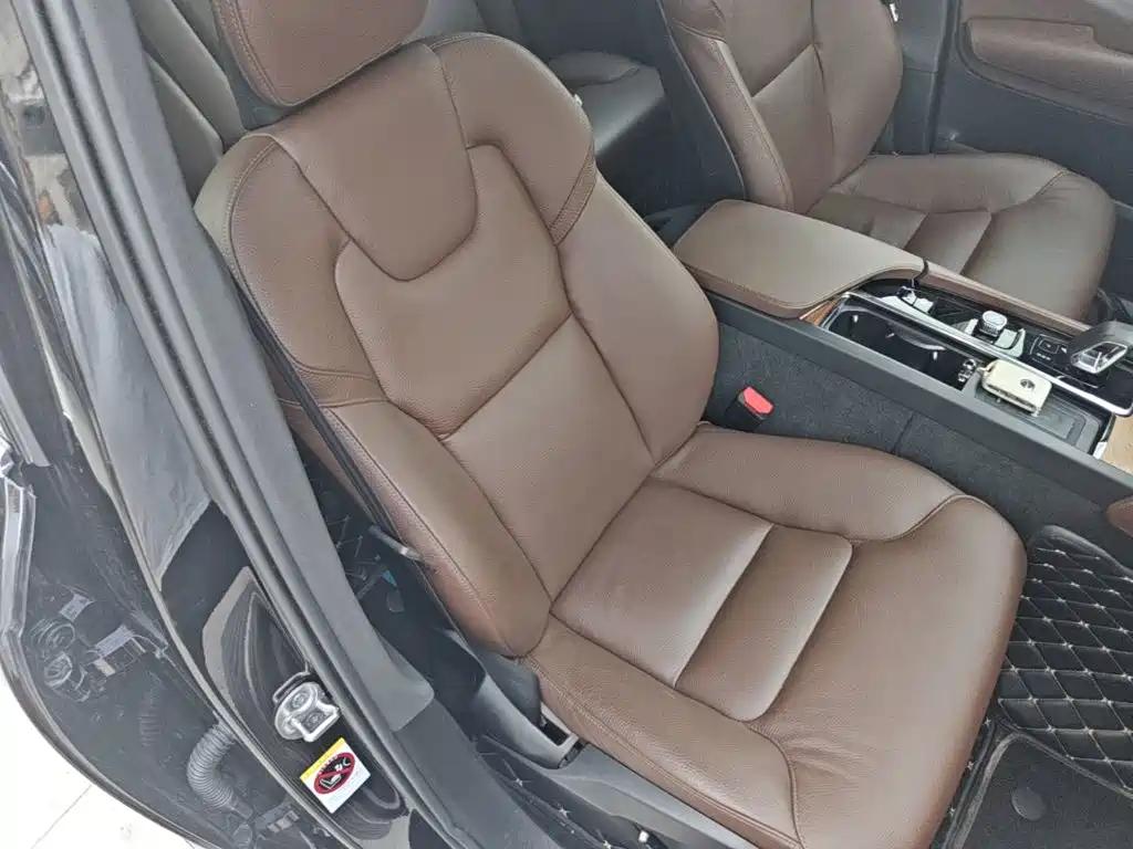 Volvo XC90 2024 — фото 25
