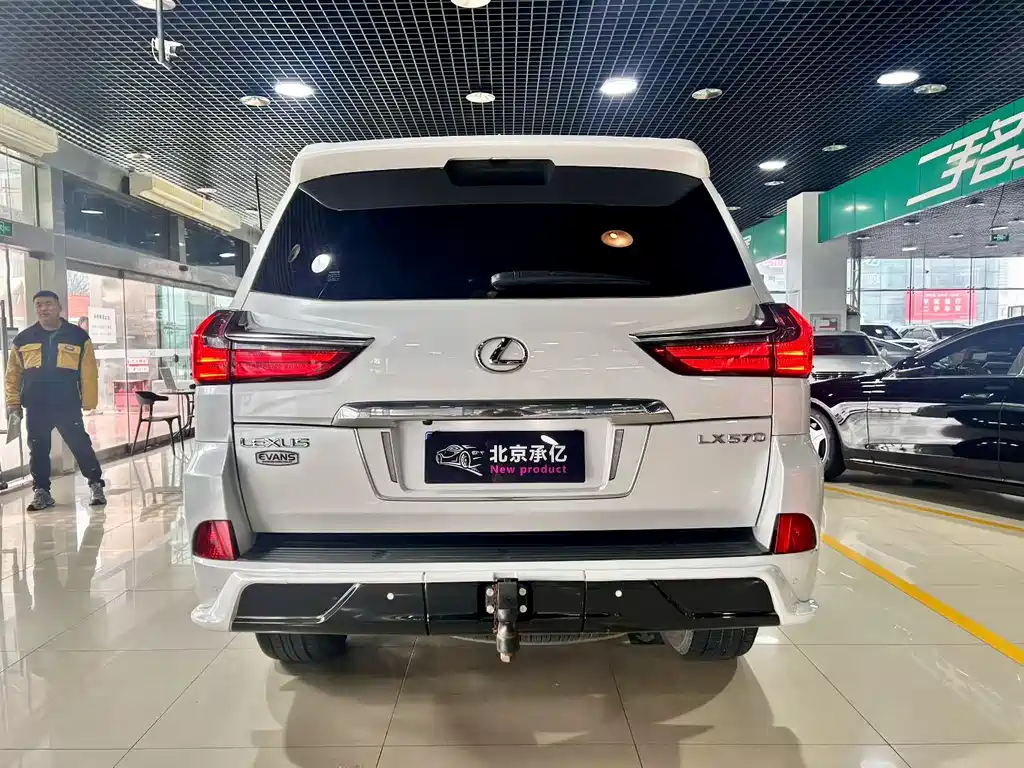 Lexus LX 2018 — фото 9