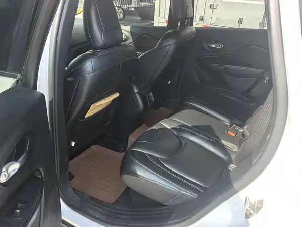 Jeep Cherokee 2016
