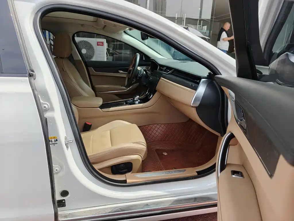 Jaguar XFL 2024 — фото 14