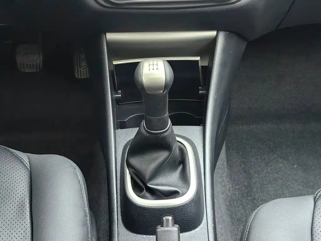 Nissan Sylphy 2017 — фото 13