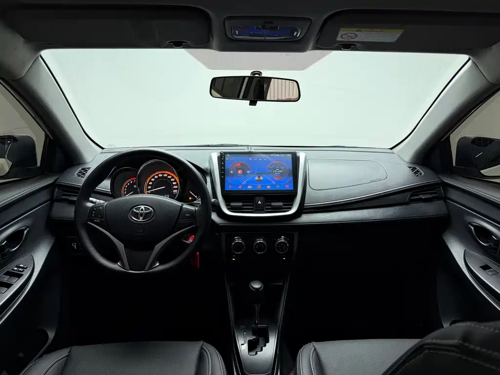 Toyota Yaris L 2022 — фото 15